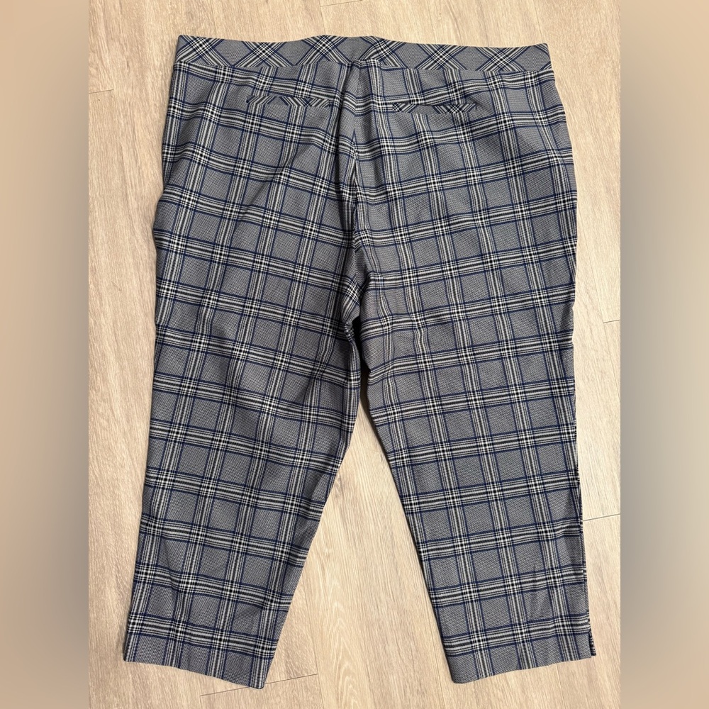 Torrid - Picture 4 of 7